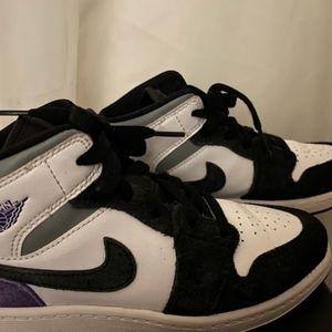 Jordan mid se in undamaged original box